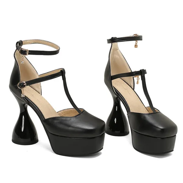 Modische Sandalen mit runder Zehenpartie, T-String und hohen Absätzen