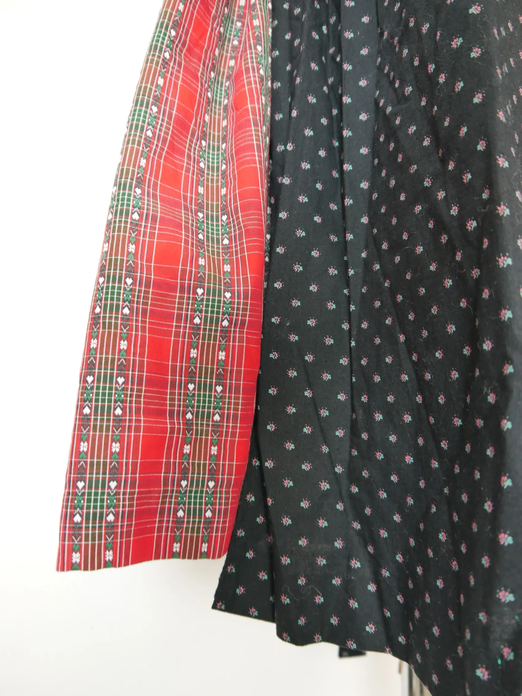 Original Alphorn Baumwolle rot mit Stickerei klasse Dirndl mit Schürze Gr.42