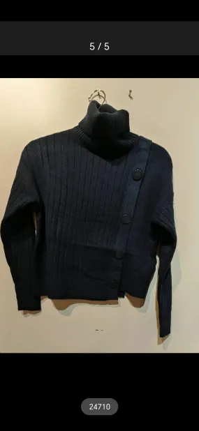 Rollkragenpullover mit Knöpfen