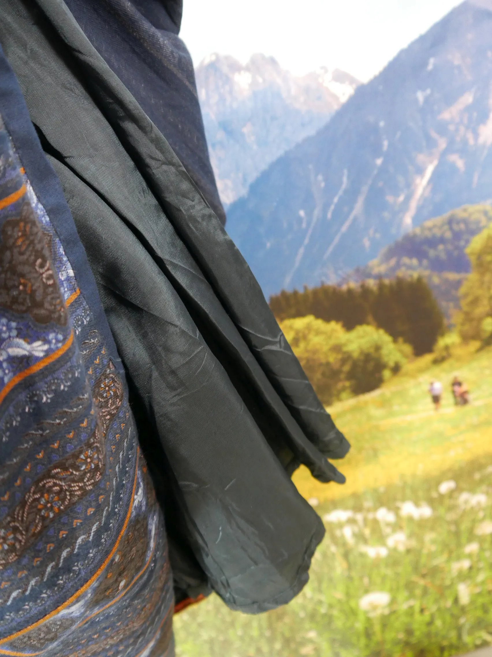Trachtenrock blau bunt mit Vogel und Blumenmotiv spitze Trachten Rock Gr.38